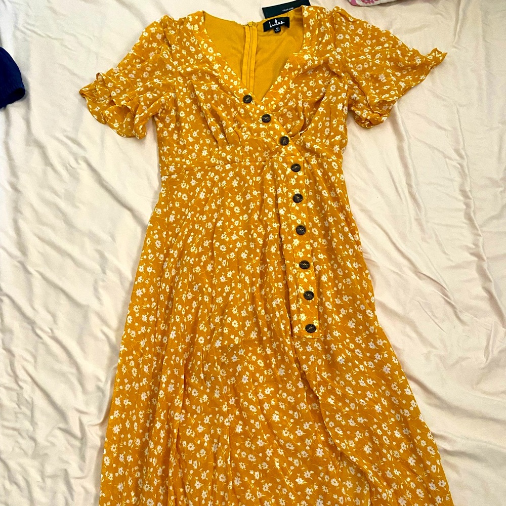NEW WITH TAGS Lulu’s “After-Bloom Delight” dress